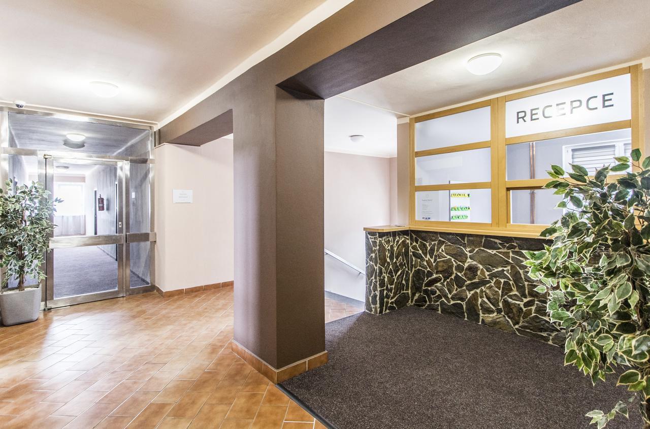 Garni Hotel Tachov タホフ エクステリア 写真