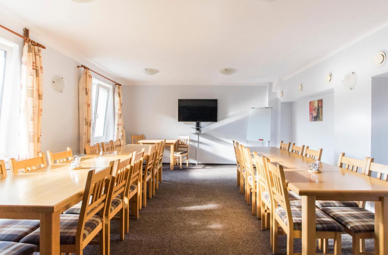 Garni Hotel Tachov タホフ エクステリア 写真