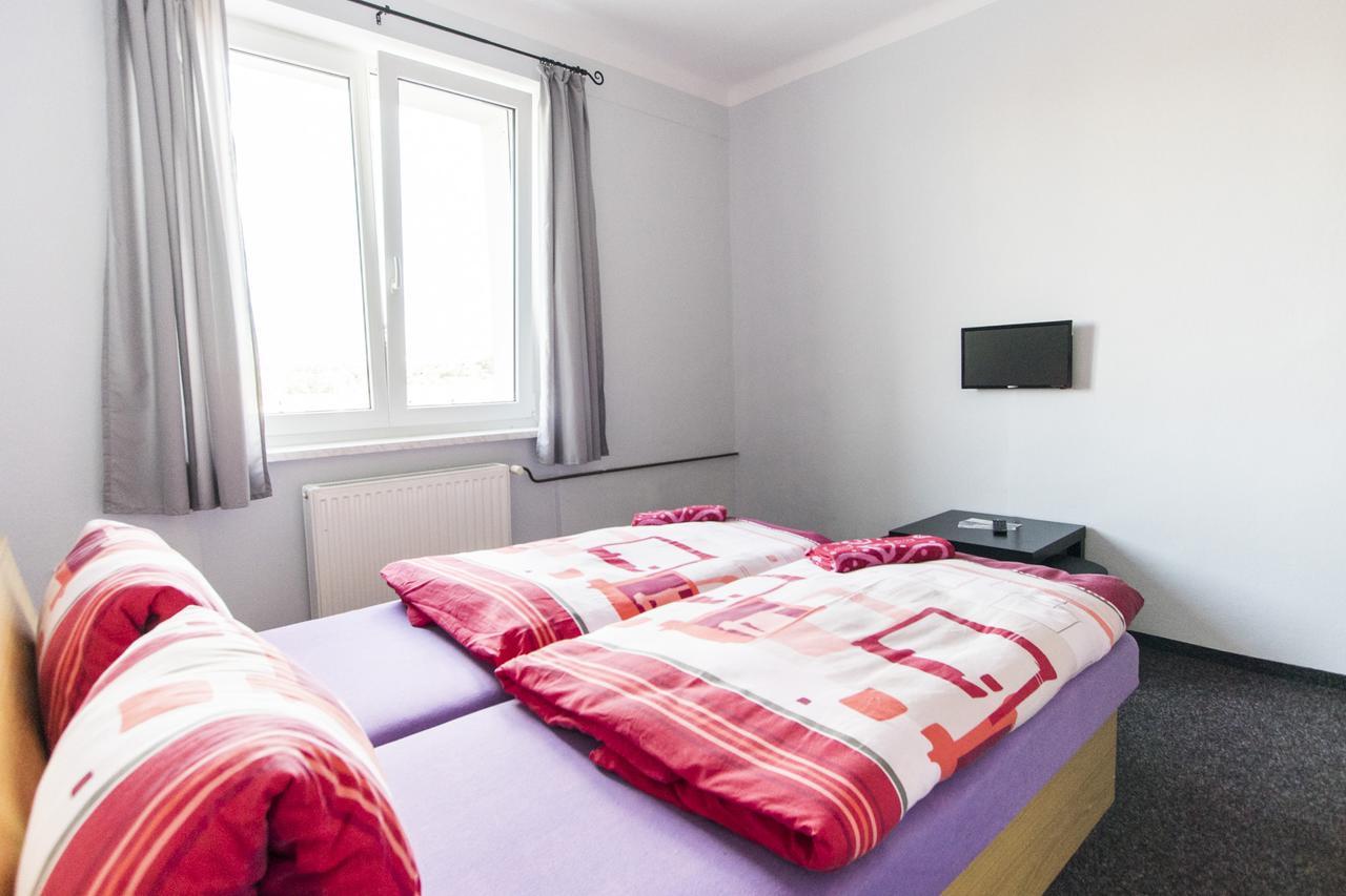 Garni Hotel Tachov タホフ エクステリア 写真